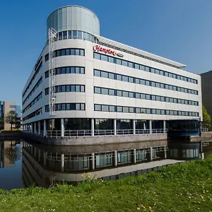 Hampton By Hilton Amsterdam Airport Schiphol מלון