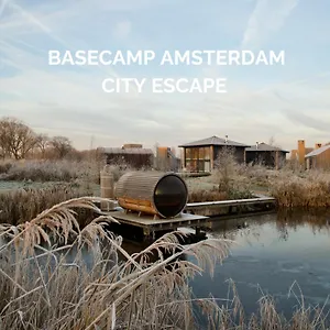 Basecamp מלון
